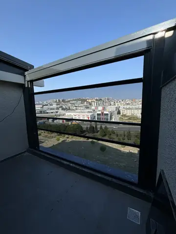 Giyotin cam balkon, kapalı konum