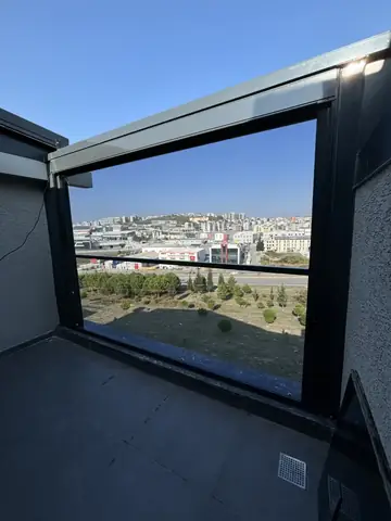 Giyotin Cam Motorlu mu Manuel mi? Hangisi Daha Mantıklı? - BalkonArt uygulama örneği