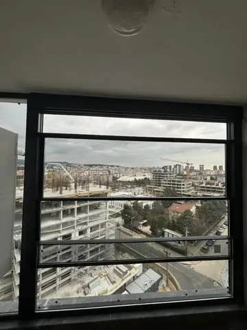 Giyotin cam balkon, dikey panel detayı