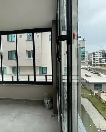 Bursa ısıcam balkon uygulaması, apartman cephesi