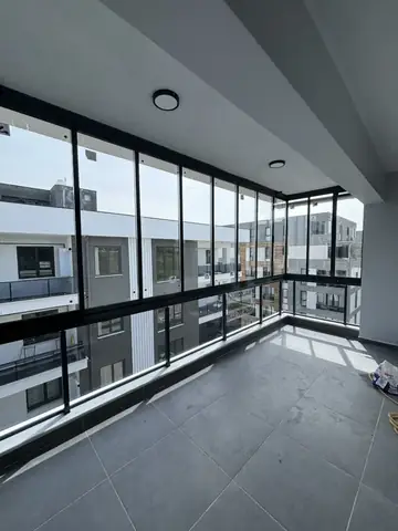 Çift sıralı ısıcam balkon, geniş balkon içi