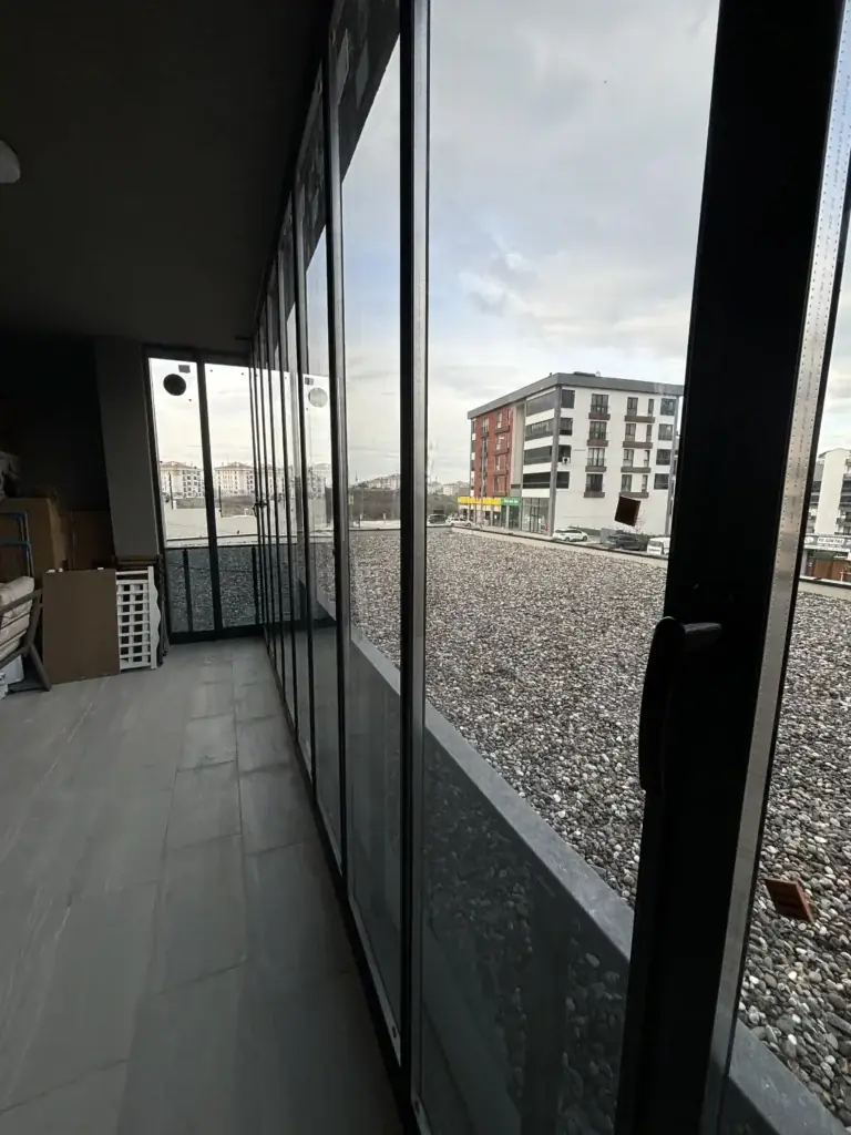 Bursa'nın Yağış, Nem ve Rüzgârı Cam Balkonu Nasıl Etkiler? - BalkonArt uygulama örneği