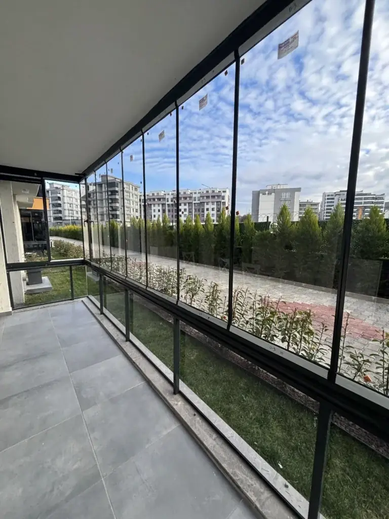 Cam Balkon Güvenliği: Temperli Cam, Lamine Cam ve Çocuk Kilidi - BalkonArt uygulama örneği